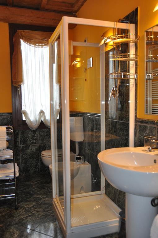 Piazza Nova Guest House Ферара Стая снимка