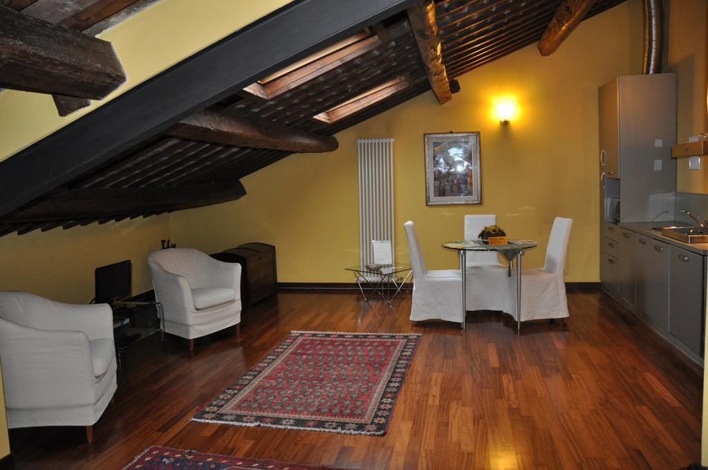 Piazza Nova Guest House Ферара Стая снимка