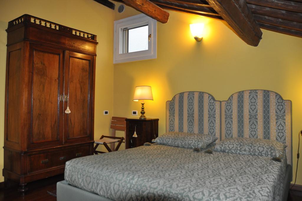 Piazza Nova Guest House Ферара Стая снимка