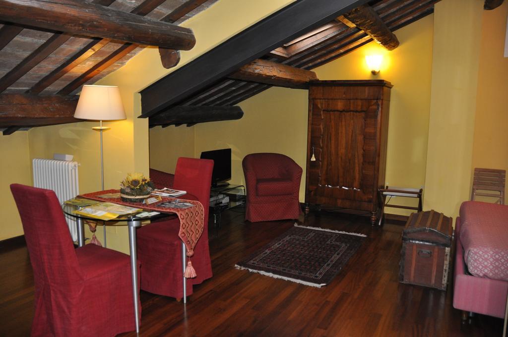 Piazza Nova Guest House Ферара Стая снимка