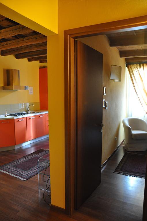 Piazza Nova Guest House Ферара Стая снимка