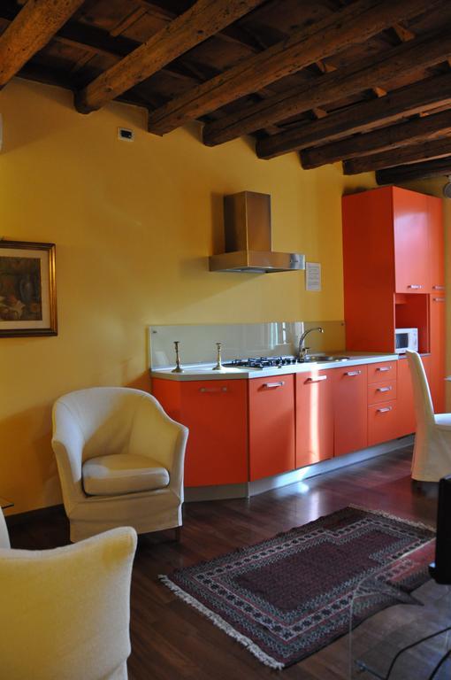 Piazza Nova Guest House Ферара Стая снимка