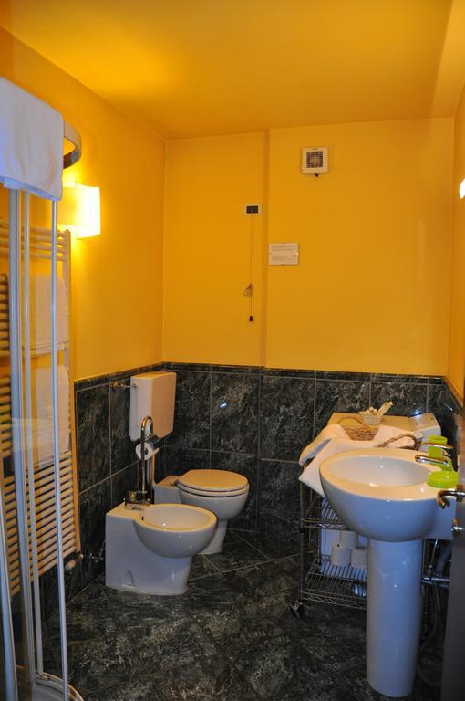 Piazza Nova Guest House Ферара Стая снимка