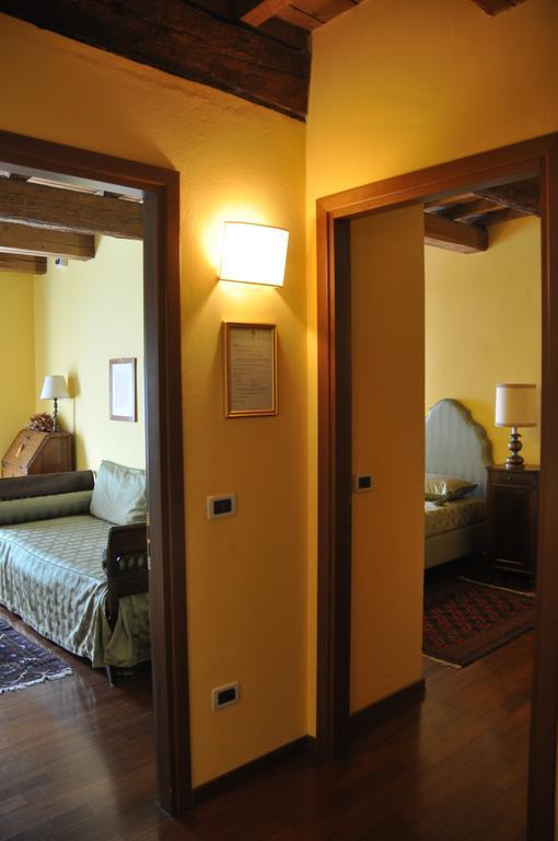 Piazza Nova Guest House Ферара Стая снимка