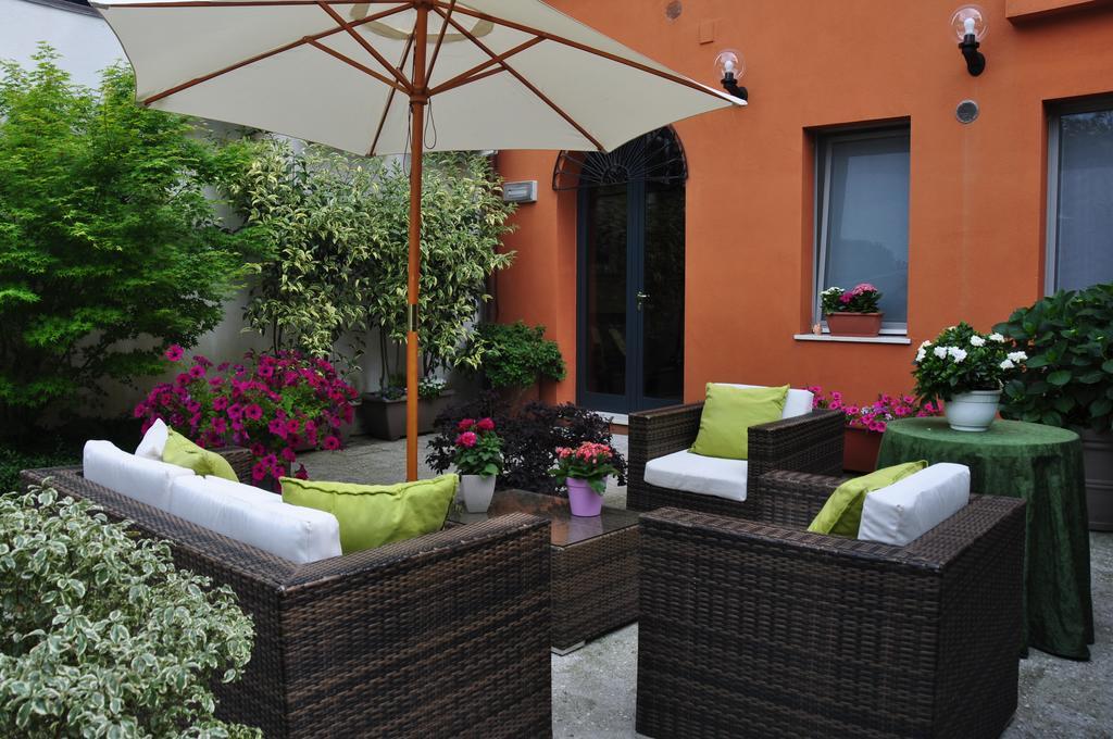 Piazza Nova Guest House Ферара Екстериор снимка
