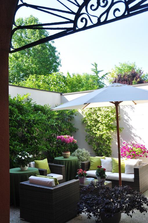 Piazza Nova Guest House Ферара Екстериор снимка