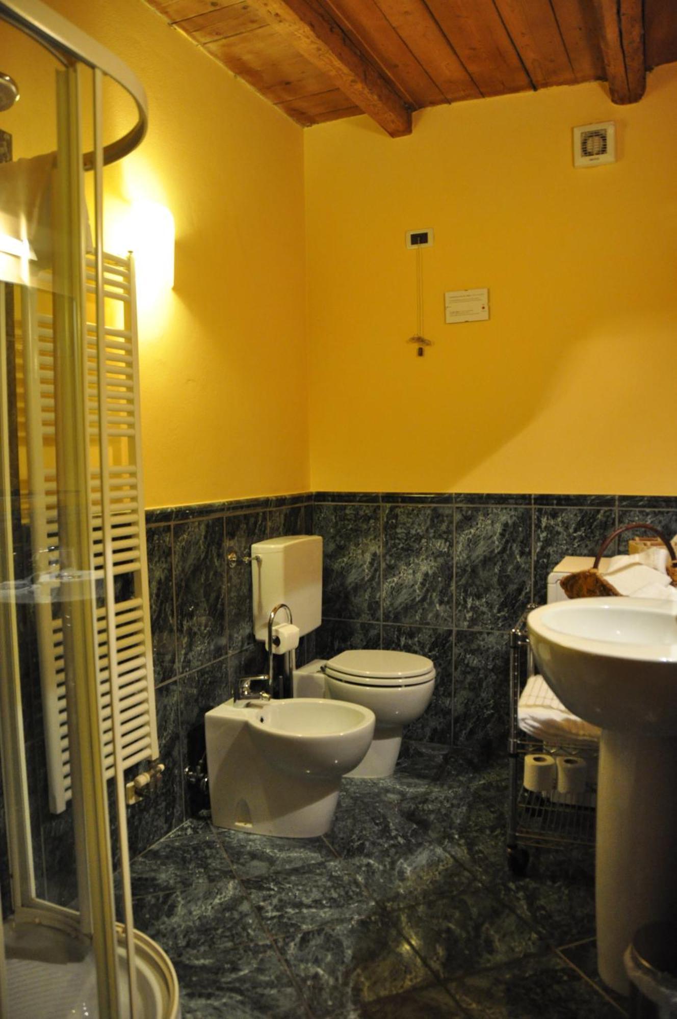 Piazza Nova Guest House Ферара Стая снимка