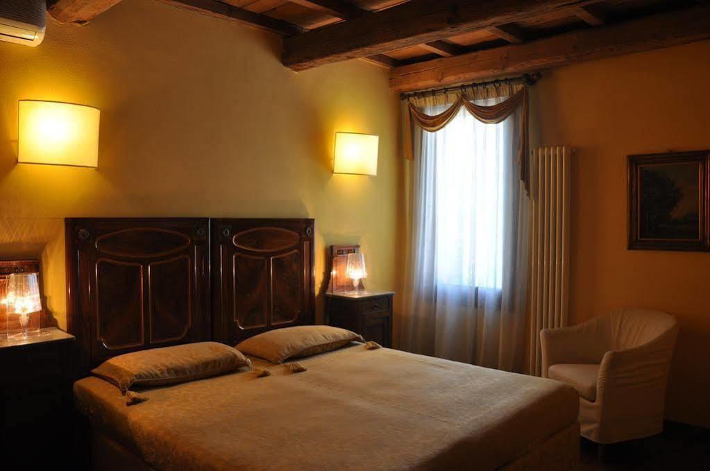Piazza Nova Guest House Ферара Екстериор снимка