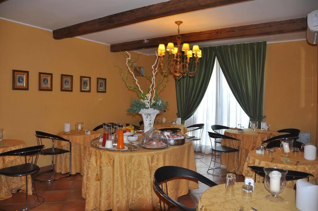 Piazza Nova Guest House Ферара Екстериор снимка