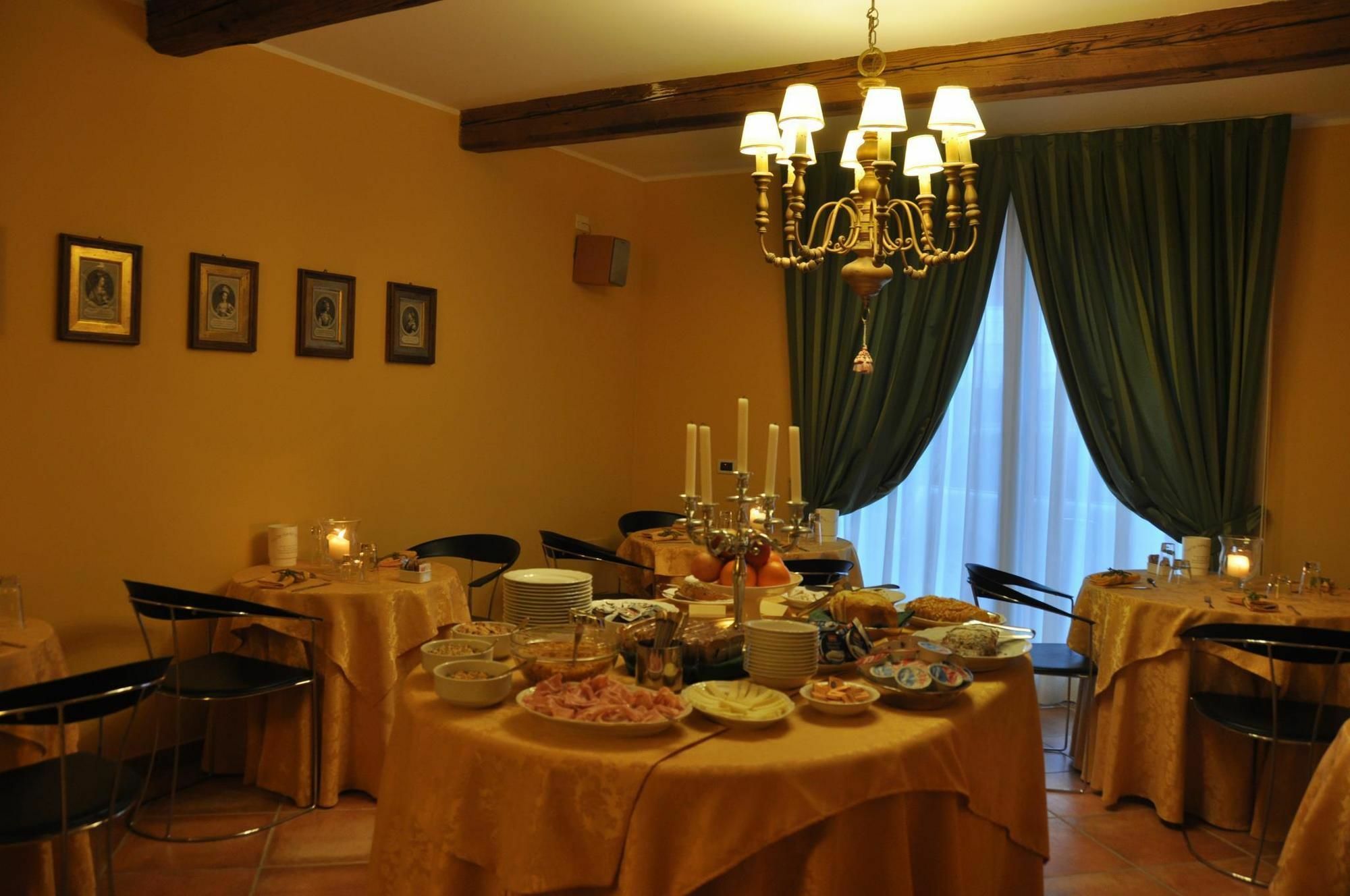 Piazza Nova Guest House Ферара Екстериор снимка